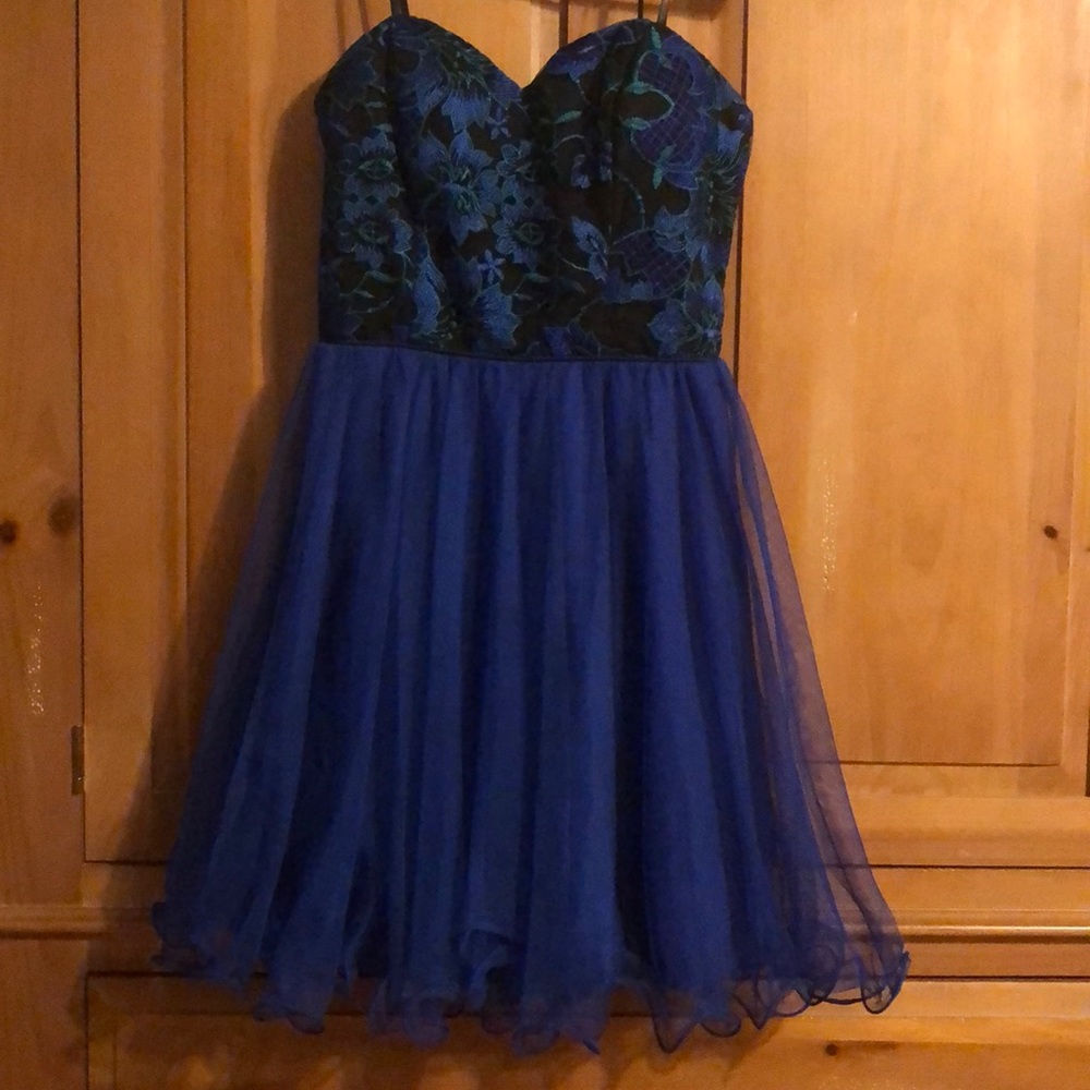 Strapless formal dress